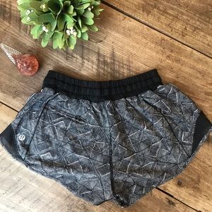 Lululemon Hotty Hot Short 2.5in